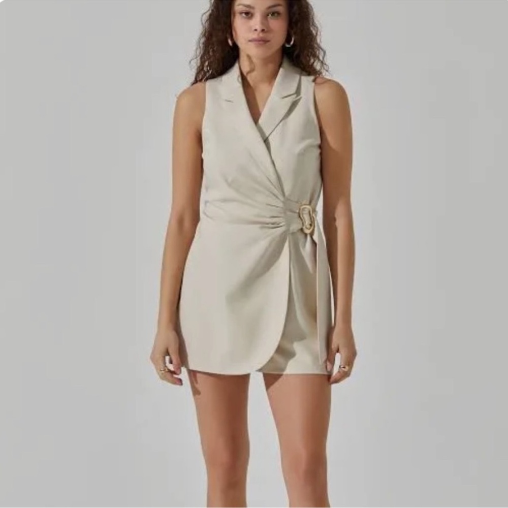 ASTR The Label Front Wrap Sleeveless Suit Romper‎ Size XL Cream New